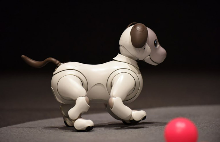 Sony dévoile la nouvelle version de son chien robot Aibo Sony dévoile la nouvelle version de son chien robot Aibo