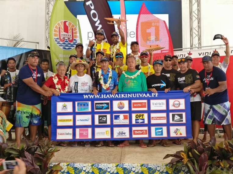 Hawaiki Nui Va'a 2017 – Etape 2 : EDT va'a arrive en tête Hawaiki Nui Va'a 2017 – Etape 2 : EDT va'a arrive en tête