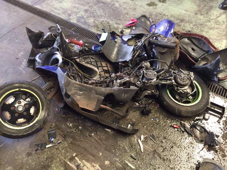 Run sauvage: les forces de l'ordre détruisent un scooter trafiqué Run sauvage: les forces de l'ordre détruisent un scooter trafiqué