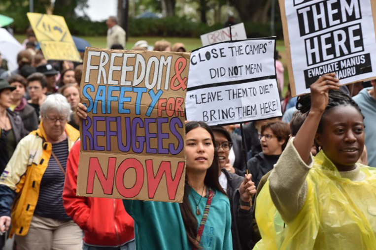 La crise humanitaire se poursuit dans un camp de réfugiés australien en Papouasie La crise humanitaire se poursuit dans un camp de réfugiés australien en Papouasie