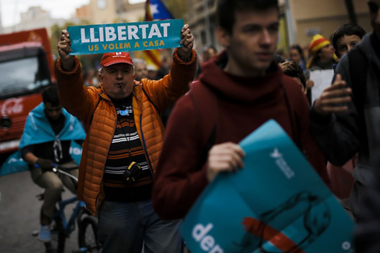 La Catalogne au ralenti, sous la pression d'indépendantistes La Catalogne au ralenti, sous la pression d'indépendantistes