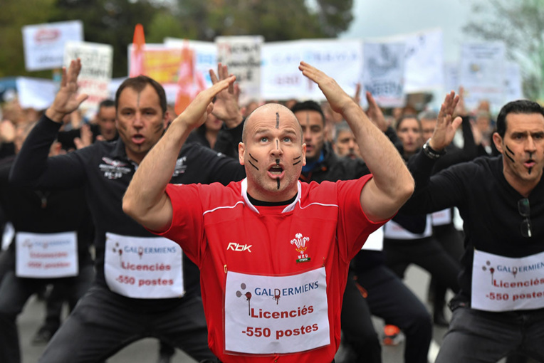 Pour dénoncer la fermeture d'un site de recherche à Sophia Antipolis, un haka contre Nestlé Pour dénoncer la fermeture d'un site de recherche à Sophia Antipolis, un haka contre Nestlé