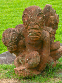 Carnet de voyage: "En descendant la vallée de Taipivai…" Carnet de voyage: "En descendant la vallée de Taipivai…"