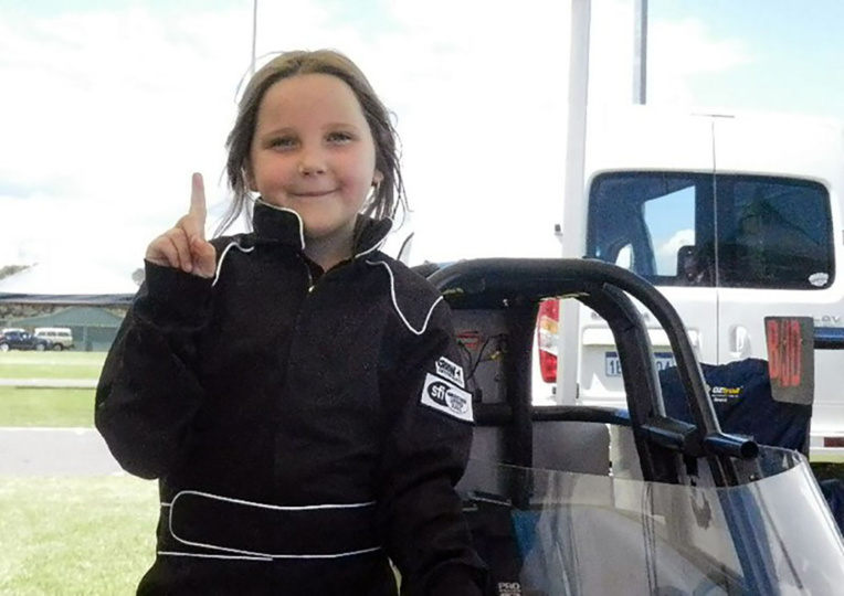 Australie: une pilote de huit ans meurt après un accident de dragster Australie: une pilote de huit ans meurt après un accident de dragster