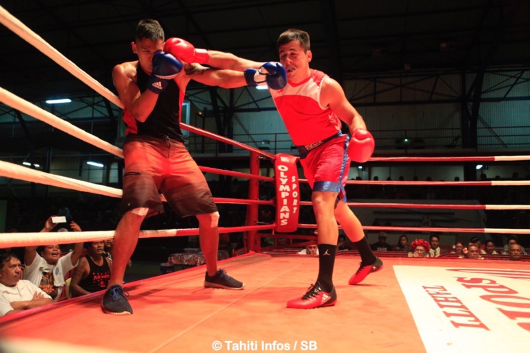 Beau combat remporté par Jonathan Figuri, en rouge