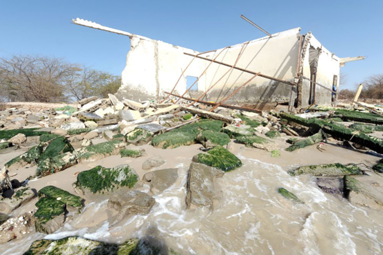 A Saint-Louis-du-Sénégal, l'océan menace habitants et patrimoine A Saint-Louis-du-Sénégal, l'océan menace habitants et patrimoine