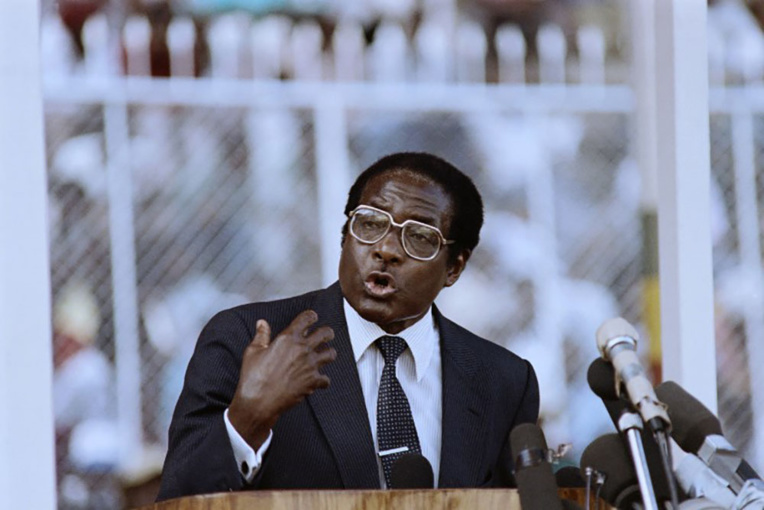 Zimbabwe: le président Mugabe détenu par l'armée déployée dans la capitale Zimbabwe: le président Mugabe détenu par l'armée déployée dans la capitale