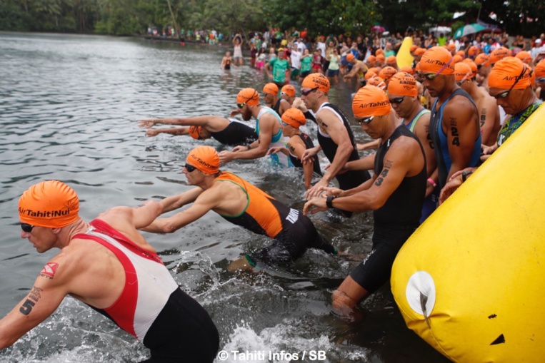 Le Triathlon allie natation, vélo et course à pied Le Triathlon allie natation, vélo et course à pied