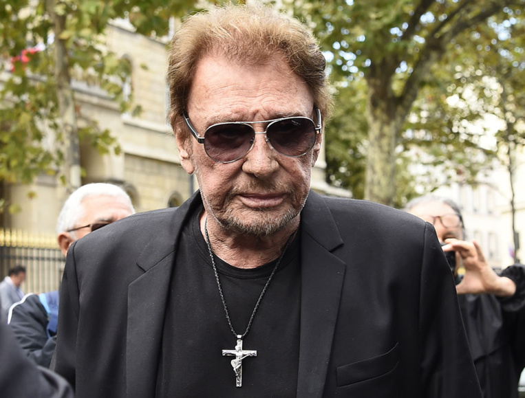 Johnny Hallyday hospitalisé pour détresse respiratoire Johnny Hallyday hospitalisé pour détresse respiratoire