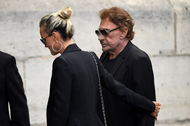 Johnny Hallyday de retour à son domicile après plusieurs jours d'hospitalisation Johnny Hallyday de retour à son domicile après plusieurs jours d'hospitalisation