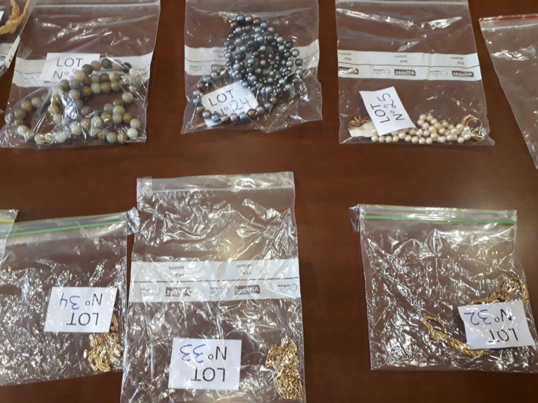 Les bijoux saisis par la justice mis aux enchères Les bijoux saisis par la justice mis aux enchères