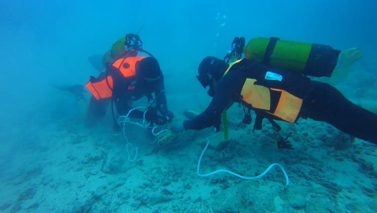 L'opération de récupération des obus a démarré dimanche. (Photo : Marine nationale) L'opération de récupération des obus a démarré dimanche. (Photo : Marine nationale)
