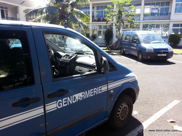 Avec difficulté, les gendarmes finissent par recueillir le témoignage de la jeune femme âgée de 22 ans.