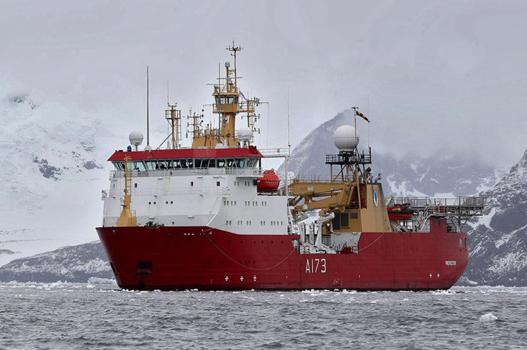 Les recherches se poursuivaient mardi sans piste précise dans l'Atlantique. Les recherches se poursuivaient mardi sans piste précise dans l'Atlantique.