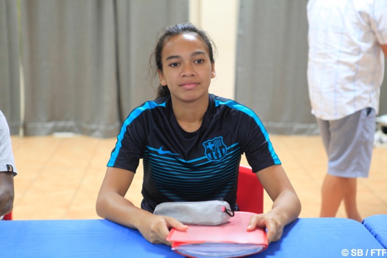 Rani Perry, une jeune fille passionnée de football Rani Perry, une jeune fille passionnée de football