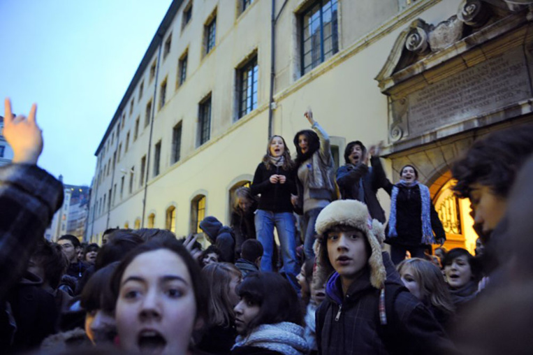 Les nouvelles règles d'entrée à l'université en Conseil des ministres, des lycéens manifestent Les nouvelles règles d'entrée à l'université en Conseil des ministres, des lycéens manifestent