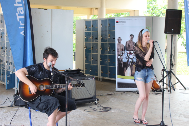 Rose-Mary & The Ride devant les élèves du lycée hôtelier de Punaauia. Rose-Mary & The Ride devant les élèves du lycée hôtelier de Punaauia.