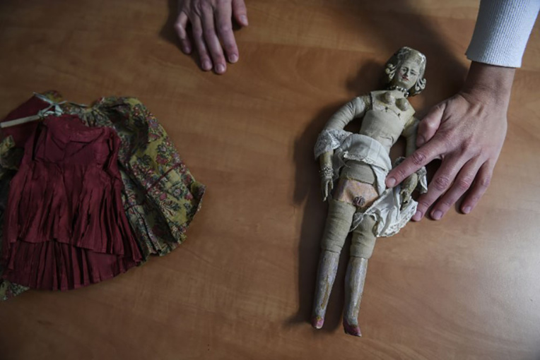 Une poupée royale "pour adultes" vendue 16.000 euros à Lyon