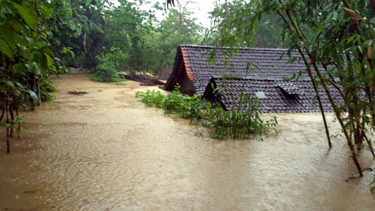 Inondations et glissements de terrain font 11 morts en Indonésie