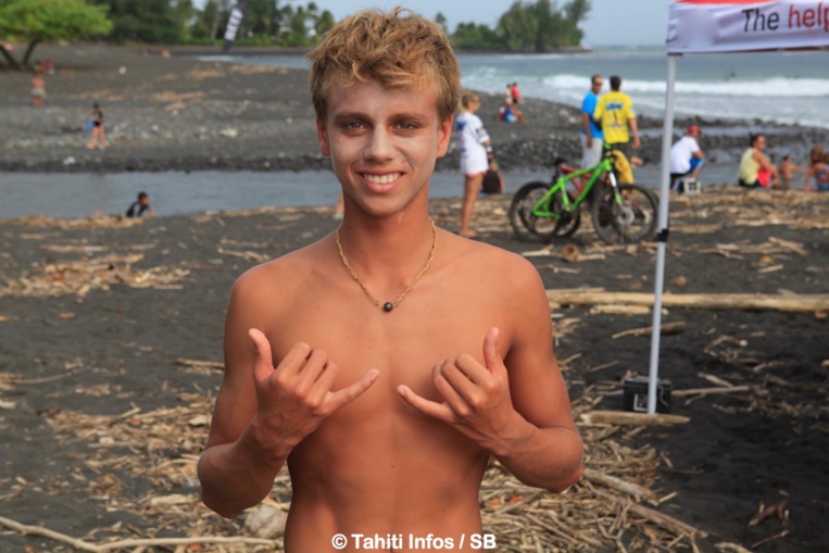 Kauli Vaast, jeune surfeur talentueux Kauli Vaast, jeune surfeur talentueux