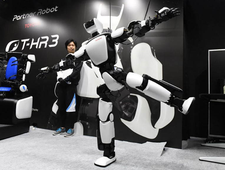 Toyota présente son nouveau robot humanoïde, contrôlable à distance Toyota présente son nouveau robot humanoïde, contrôlable à distance