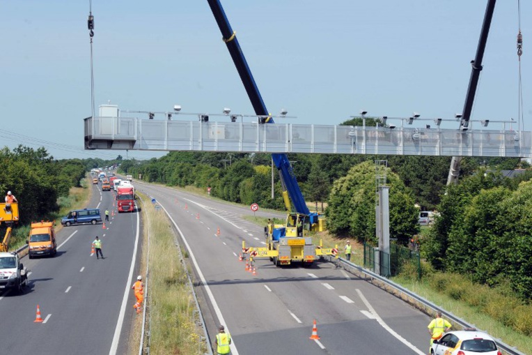 L'Etat solde le fiasco écotaxe par un amendement à 339 millions d'euros L'Etat solde le fiasco écotaxe par un amendement à 339 millions d'euros