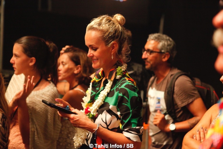 Laetitia Hallyday aux premières loges lors du concert de la star à Tahiti en 2016
