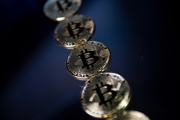 Le bitcoin décroche un nouveau record au-delà des 15.000 dollars Le bitcoin décroche un nouveau record au-delà des 15.000 dollars