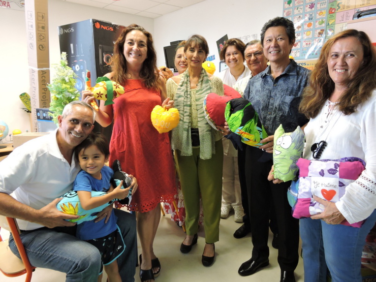 L’association Nape Ora a offert mercredi un kit complet de matériel vidéo.