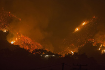 Pas d'accalmie pour l'incendie monstre en Californie Pas d'accalmie pour l'incendie monstre en Californie
