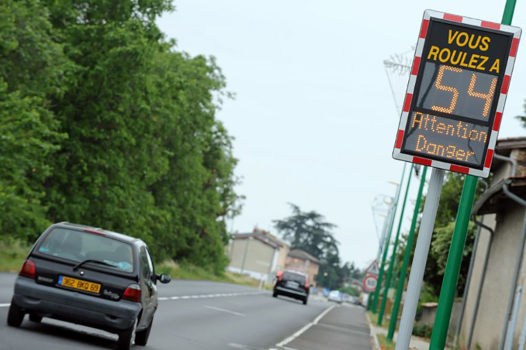 Vitesse limitée à 80 km/h sur les routes secondaires: le gouvernement relance un débat passionné Vitesse limitée à 80 km/h sur les routes secondaires: le gouvernement relance un débat passionné