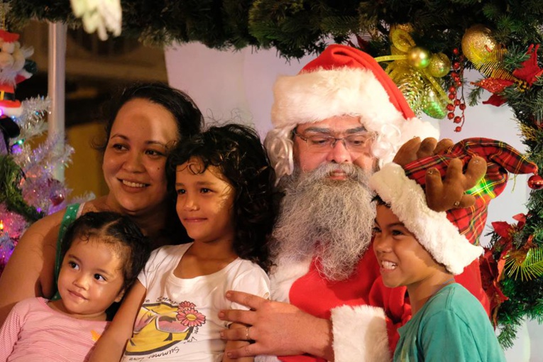 Les enfants pourront faire des photos souvenirs avec le père Noël. Les enfants pourront faire des photos souvenirs avec le père Noël.