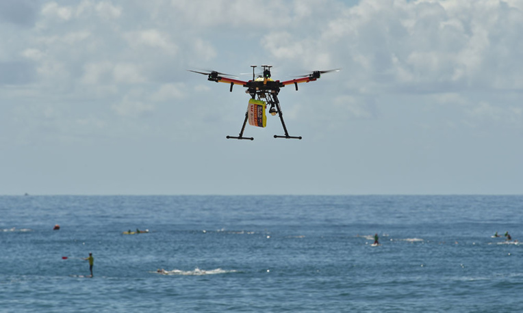 Australie: des drones surveillent les plages à la recherche de requins Australie: des drones surveillent les plages à la recherche de requins