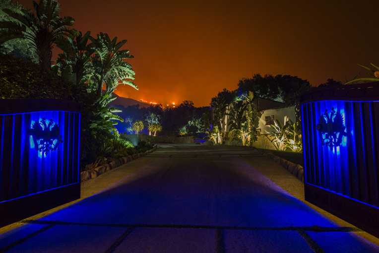 Scènes d'apocalypse près de Santa Barbara en proie aux incendies Scènes d'apocalypse près de Santa Barbara en proie aux incendies