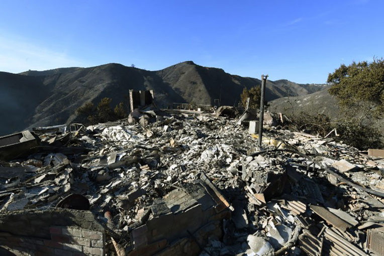 USA: l'incendie du luxueux quartier de Bel-Air causé par un campement de SDF USA: l'incendie du luxueux quartier de Bel-Air causé par un campement de SDF