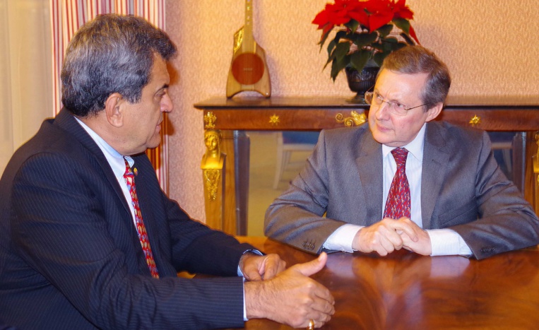 Le président Edouard Fritch avec président de la commission des lois du Sénat, ce mercredi à Paris. Le président Edouard Fritch avec président de la commission des lois du Sénat, ce mercredi à Paris.