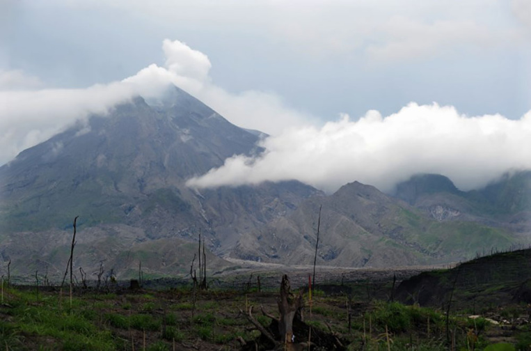 Indonésie: huit morts dans une avalanche sur un flanc de volcan