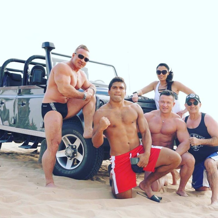 Henri Burns a pu décrocher un nouveau sponsor qui a pu lui permettre de connaitre d'autres horizons Henri Burns a pu décrocher un nouveau sponsor qui a pu lui permettre de connaitre d'autres horizons