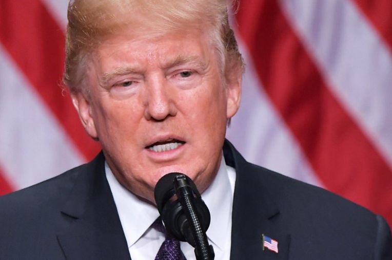 Trump célèbre une promesse tenue: la baisse des impôts