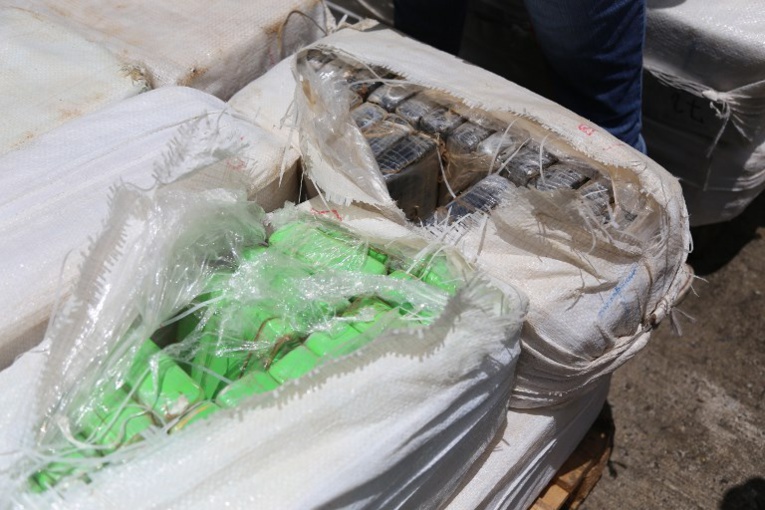 Prête-noms, "mules" et langage codé: les rouages d'un trafic devant le tribunal