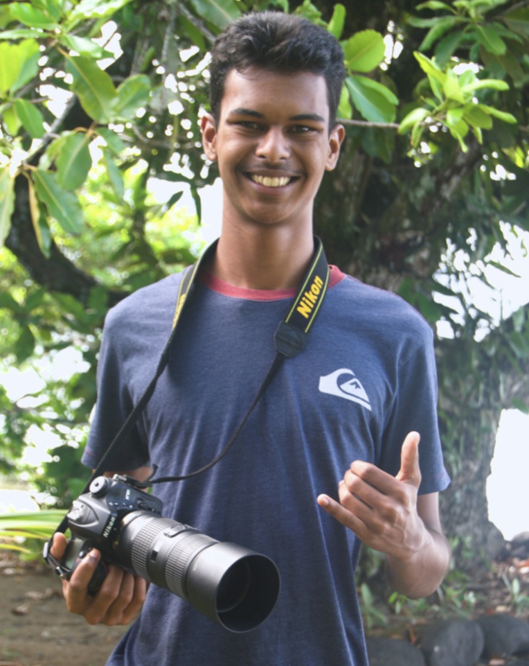 Florian Rey, 17 ans, photographe officiel du Waterman Tahiti Tour Florian Rey, 17 ans, photographe officiel du Waterman Tahiti Tour