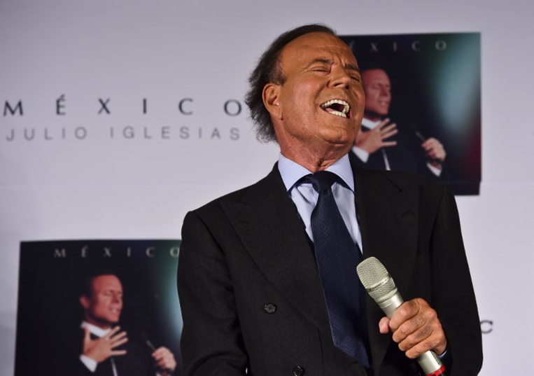 Espagne: la justice examine une demande en paternité contre Julio Iglesias Espagne: la justice examine une demande en paternité contre Julio Iglesias