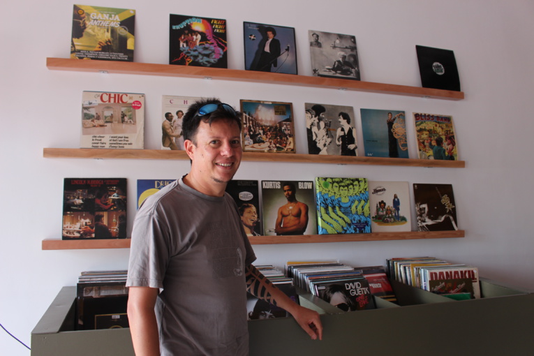 Un disquaire indépendant spécialisé dans les vinyles a ouvert ses portes