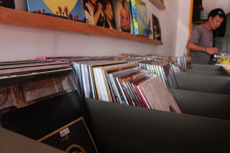 Un disquaire indépendant spécialisé dans les vinyles a ouvert ses portes Un disquaire indépendant spécialisé dans les vinyles a ouvert ses portes