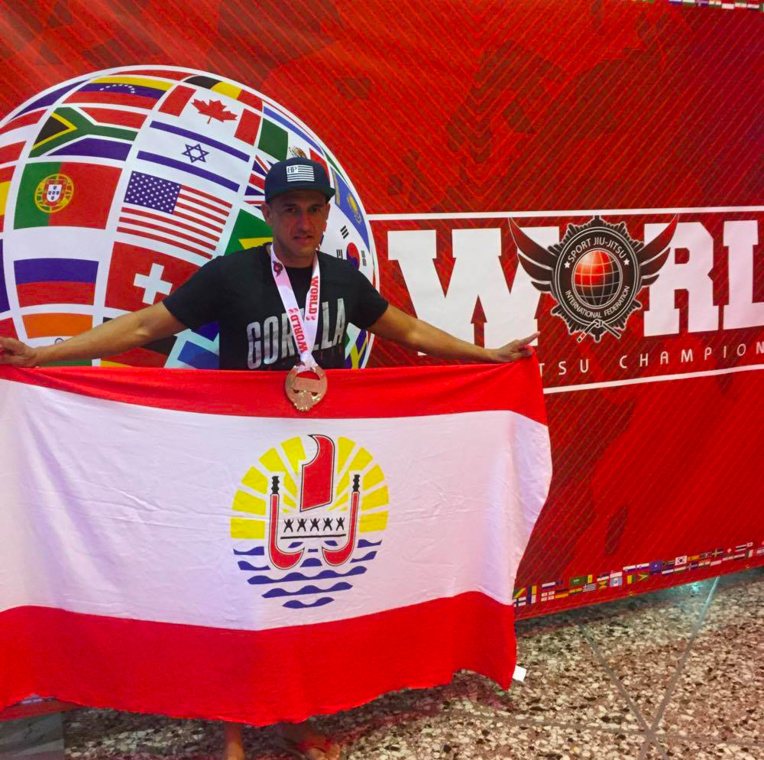 Gendarmes et champions de jiu-jitsu 