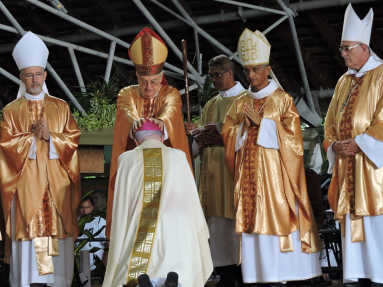 Mgr Cottanceau a été ordonné archevêque devant de nombreux fidèles.