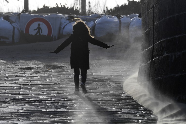 Vents violents: 3 départements du Sud-Ouest toujours en alerte orange, 2 blessés légers