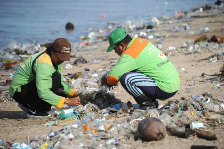 A Bali, un océan de déchets envahit les plages A Bali, un océan de déchets envahit les plages