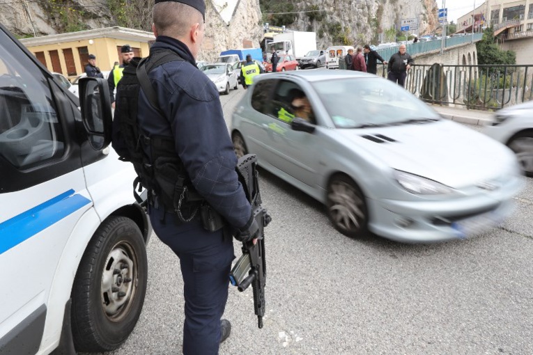 Arrêt-maladie de policiers contre leurs conditions de travail à la frontière italienne Arrêt-maladie de policiers contre leurs conditions de travail à la frontière italienne