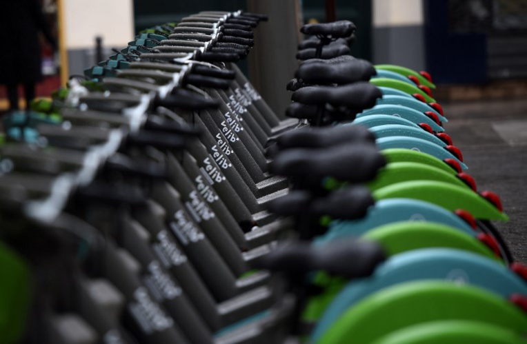 L'arrivée du nouveau Vélib' à Paris tourne au "cauchemar" L'arrivée du nouveau Vélib' à Paris tourne au "cauchemar"